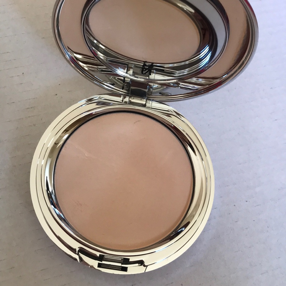 IT Cosmetics Celebration Foundation Pressed Powder